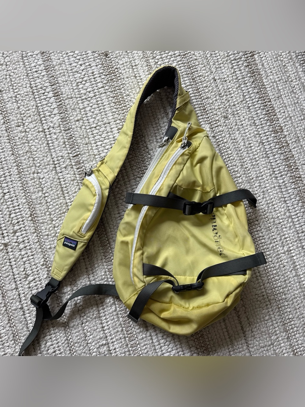 Patagonia Atom Shoulder Body Bag Sling Bag Yellow Green Outdoor Travel Read Desc